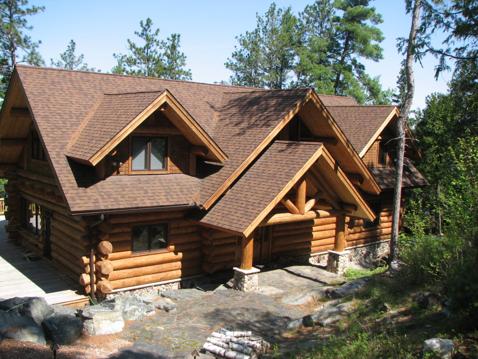log-timber-custom-lake-home-builder